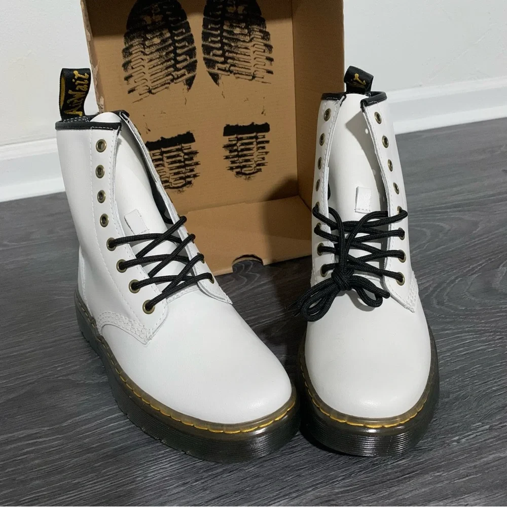 NEW Dr. Martens Zavala Eyelet White Patent Boots 8 - Picture 2 of 8